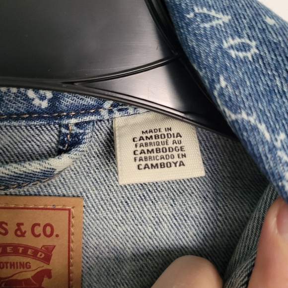 NEW Levi's Original Trucker Jacket Bandana Tile Indigo Medium Wash Sz XS Womens - Picture 4 of 11